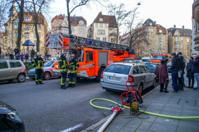Stuttgart: Brand in Mehrfamilienhaus